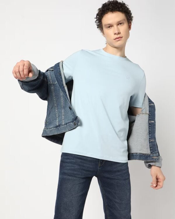 GAP
Men Solid Crew-Neck T-Shirt with Short Sleeves